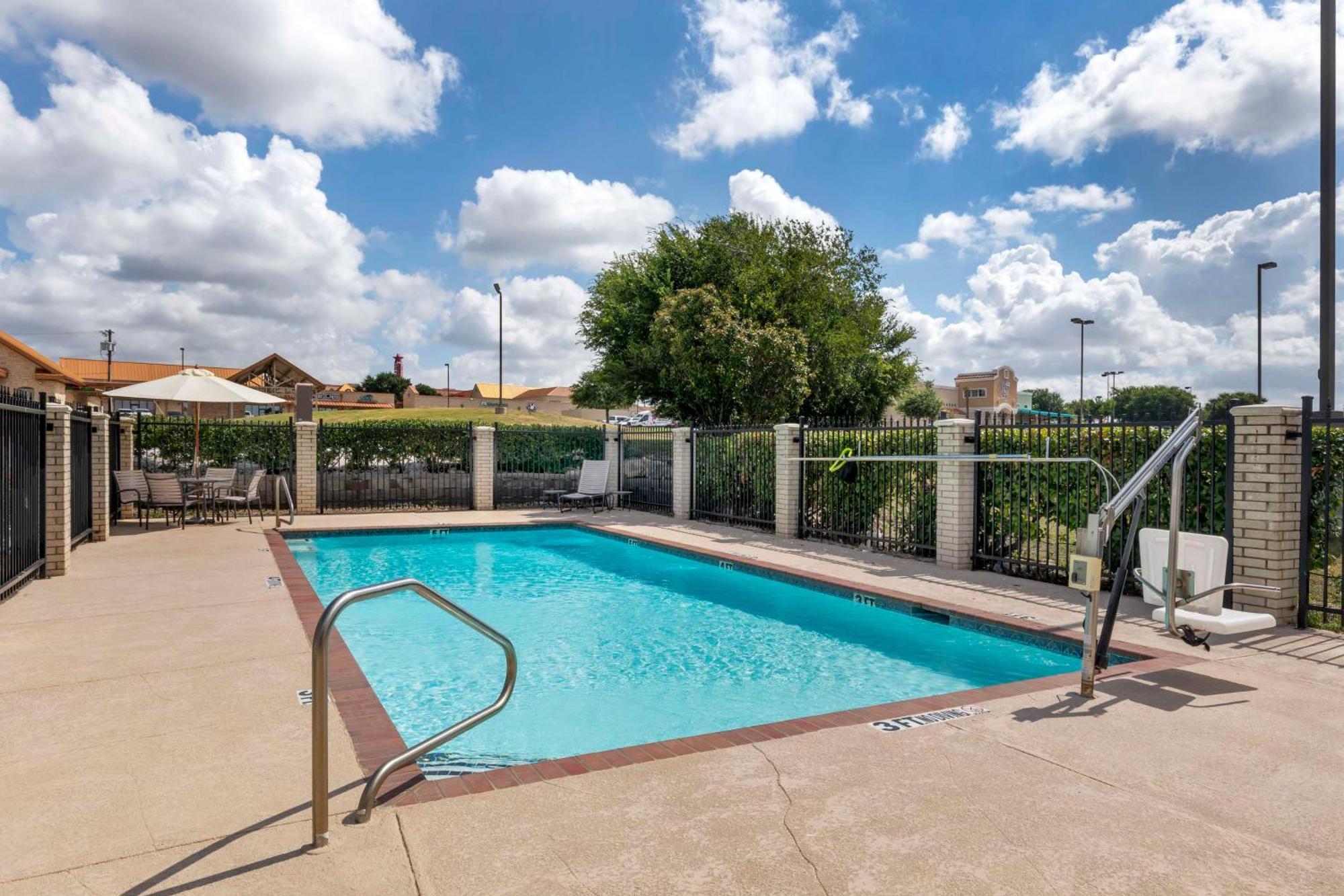 Best Western Plus Lake Worth Buitenkant foto