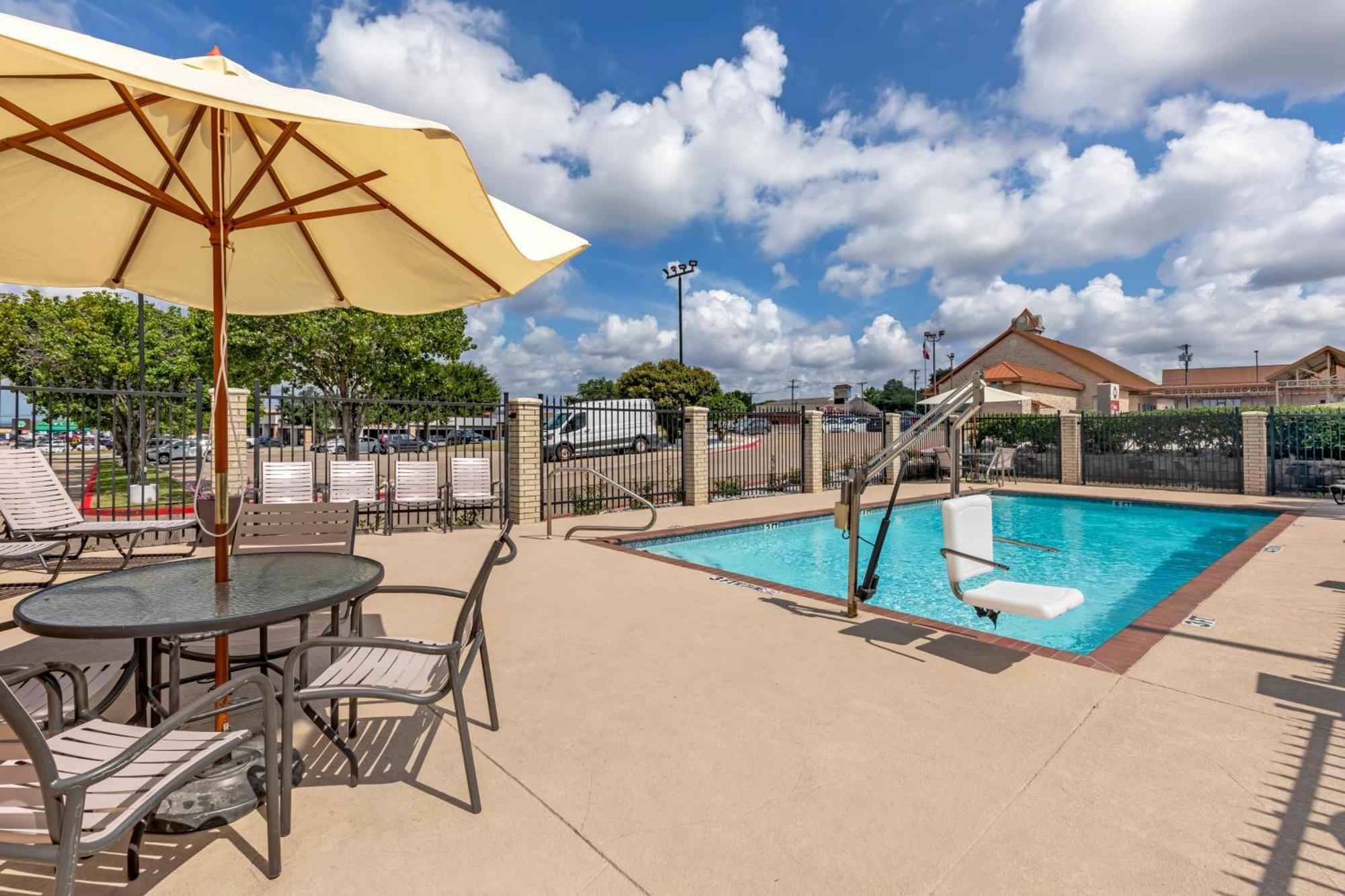 Best Western Plus Lake Worth Buitenkant foto