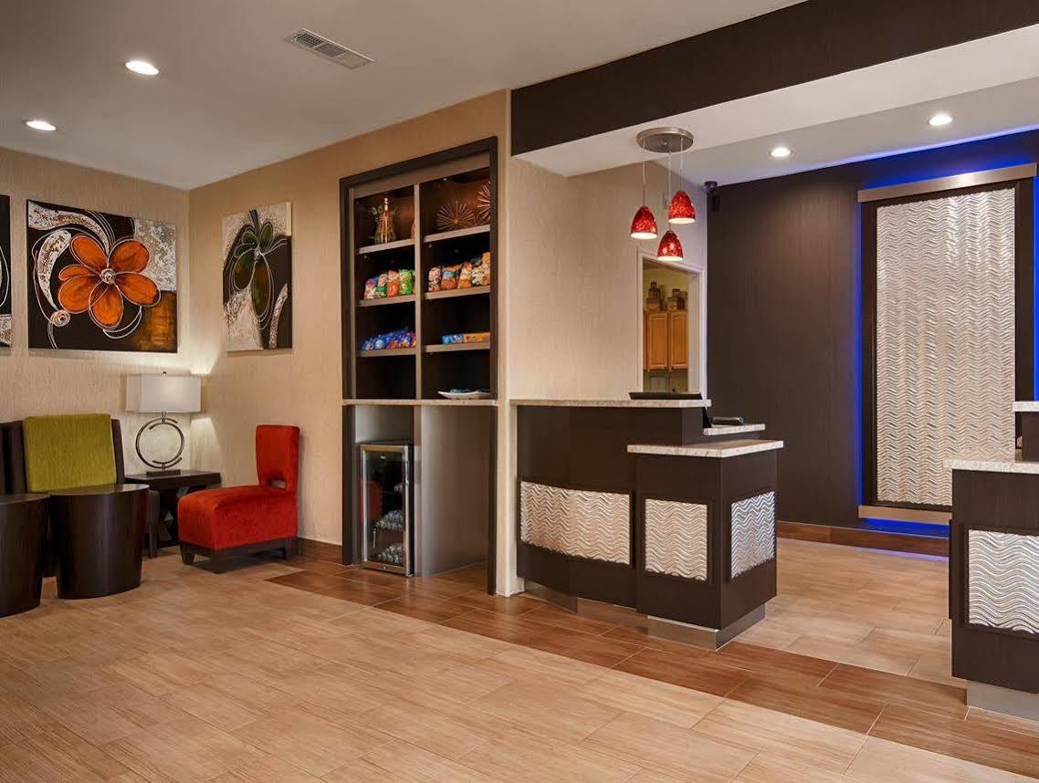 Best Western Plus Lake Worth Buitenkant foto